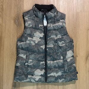 GAP Camouflage Puffer Vest Size small